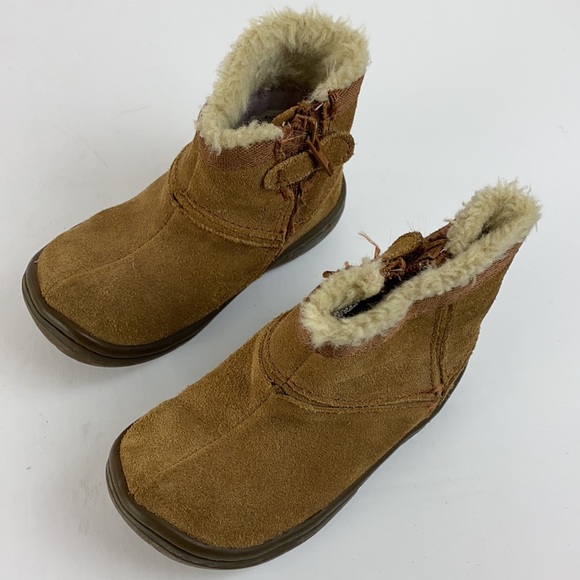 Stride Rite girls suede booties Size 5.5 - Picture 2 of 8